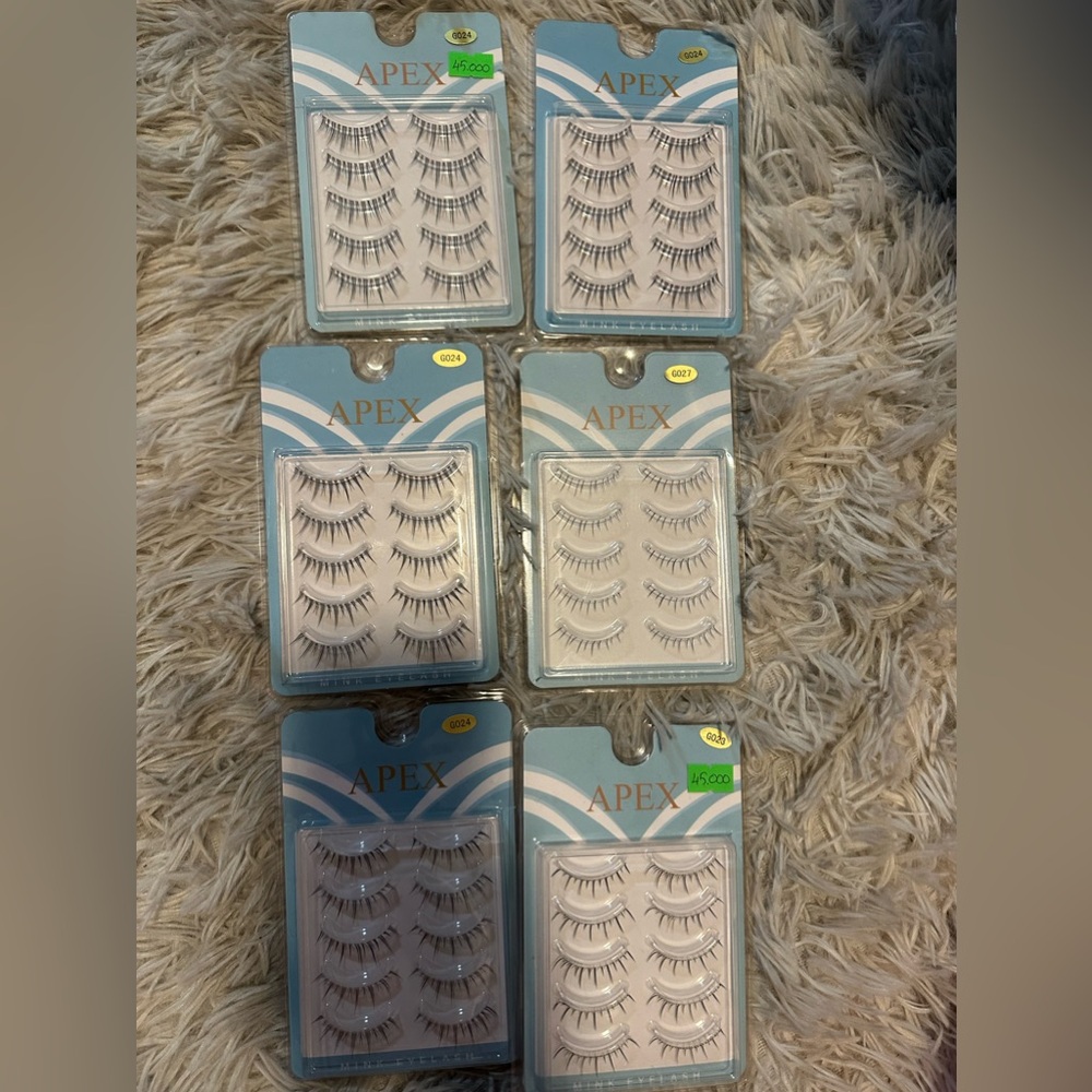 Bundle of eyelashes